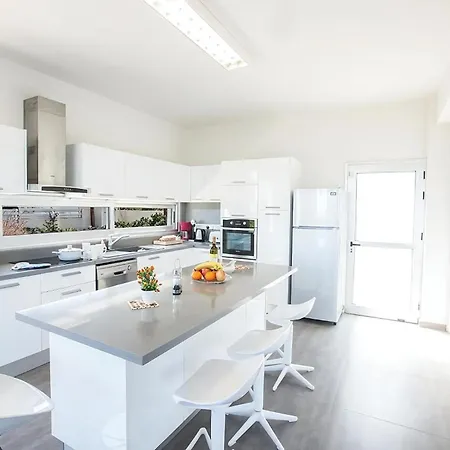 Villa Kono Sunshine - Luxury 4 Bedroom Cape Greco - Close To With Panoramic Views *